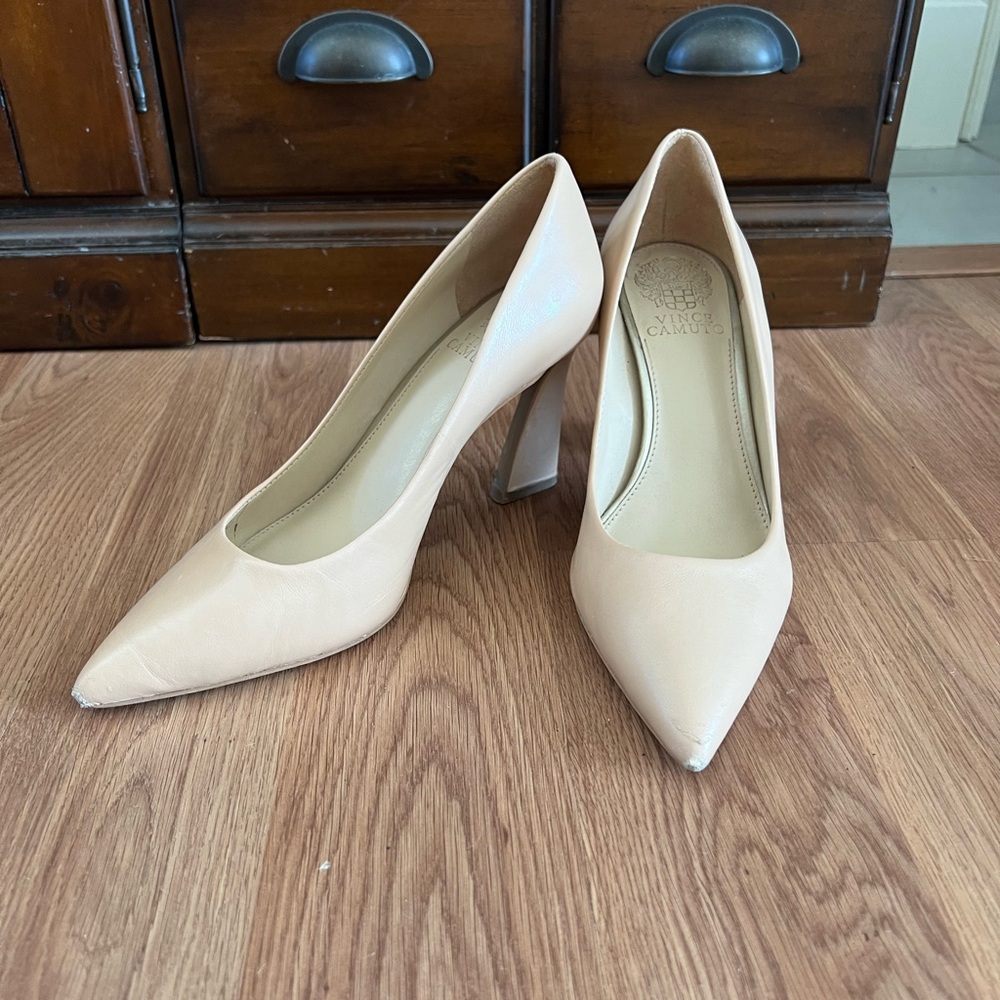 Vince Camuto Nude Pointed-Toe Heels Size 7.5
